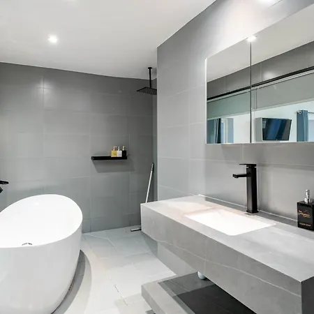 Waterhead Bath - Parking And Light Breakfast فندق