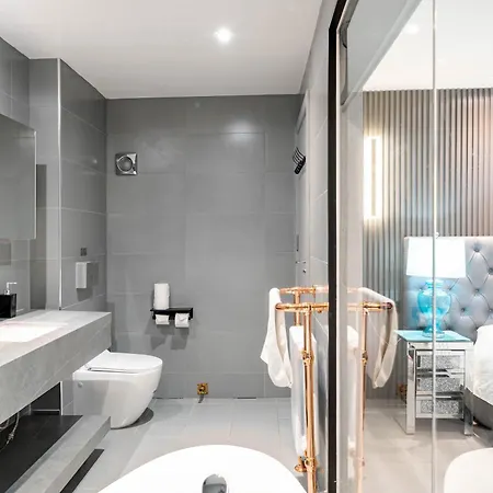 فندق Waterhead Bath - Parking And Light Breakfast 3*